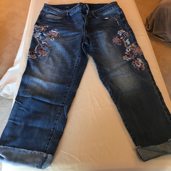 White House Black Market Denim - WHBM Embroidered cropped jean